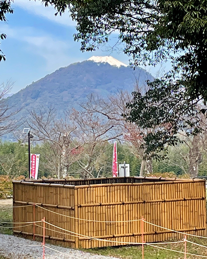 北条氏館跡から見た富士山の写真