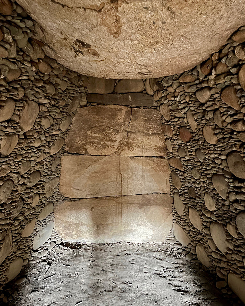 伊勢塚古墳の石室にはきれいな模様があった写真