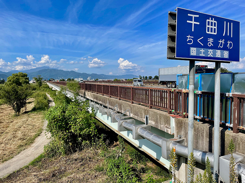篠ノ井橋を渡る写真
