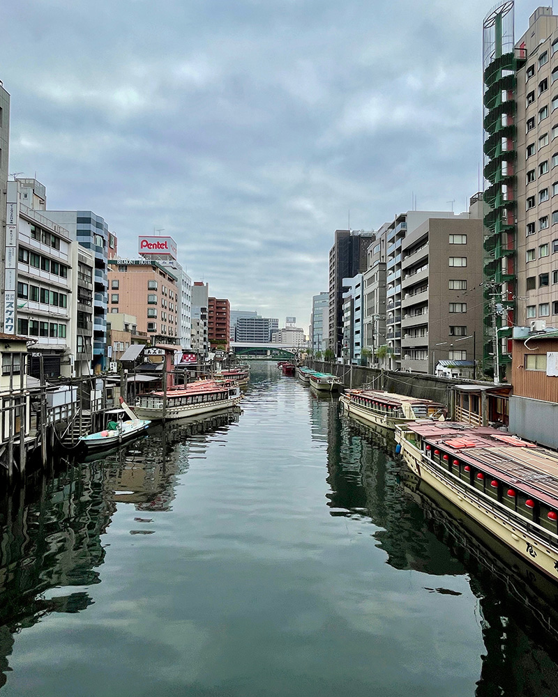 神田川を渡る写真
