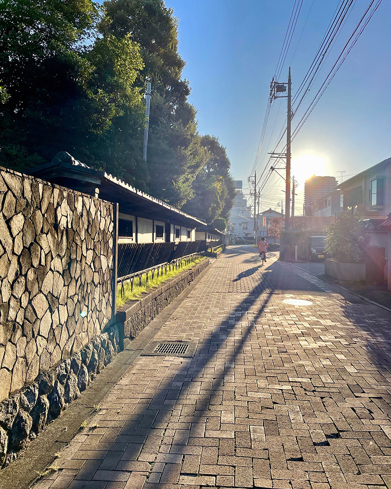 朝の古河の街をそぞろ歩く写真