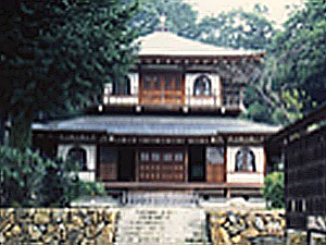 銀閣寺を模して建てられた法楽寺