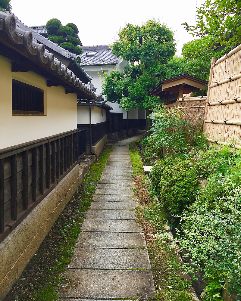 上田城に向かう小道の写真