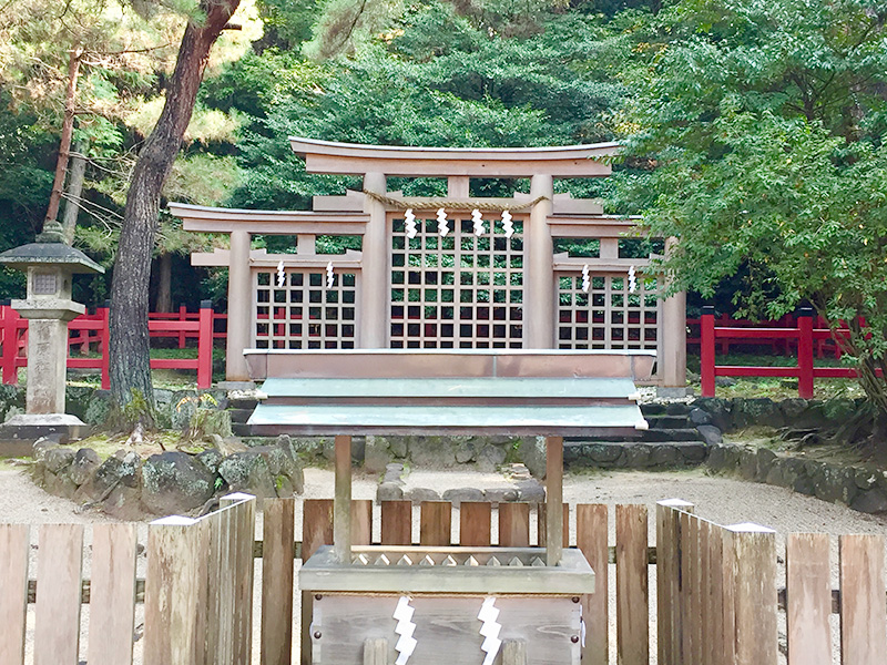 檜原神社の三ツ鳥居の写真