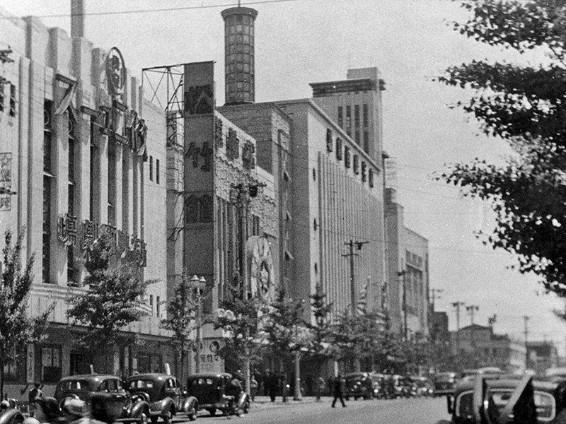 昭和12年当時の新宿明治通りの映画館街の写真