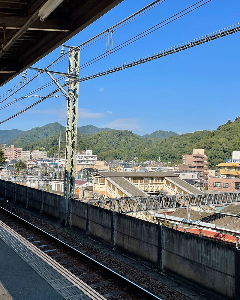 京王線高尾駅のホームの写真