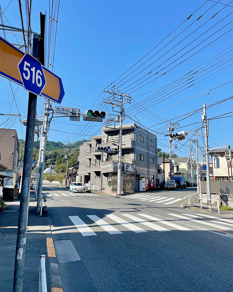 西浅川の交差点の写真