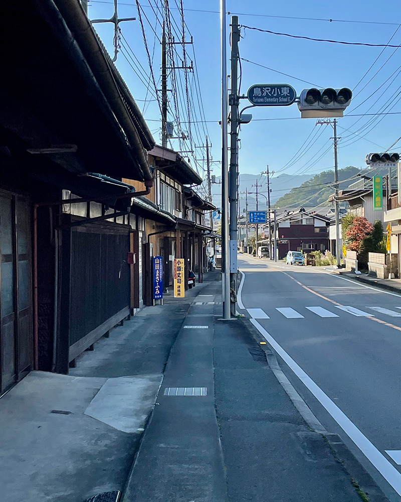国道20号沿いの下鳥沢宿の写真