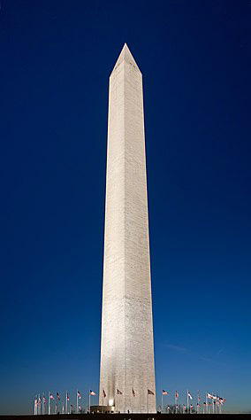 ワシントン記念塔、下田産の伊豆石がはめ込まれている写真