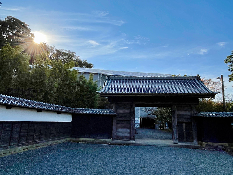 江川邸の門の写真