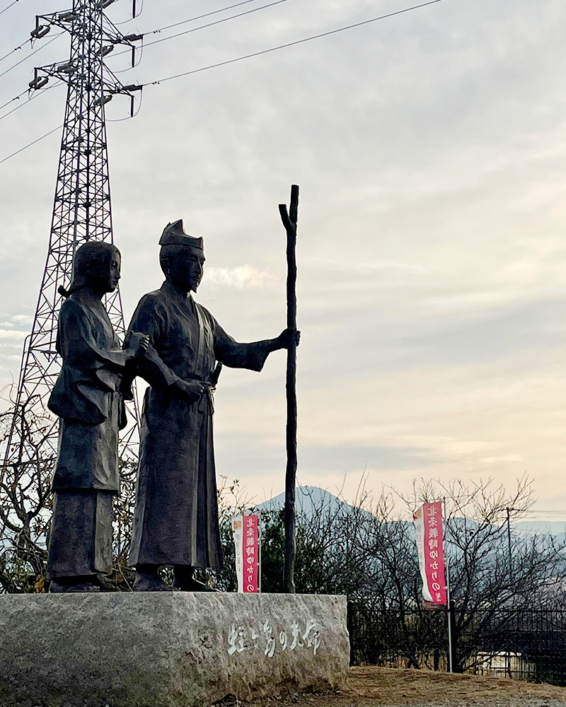 蛭ケ島の夫婦の像の写真