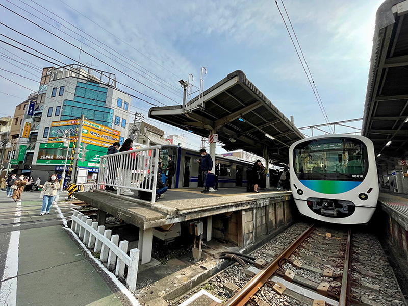 上石神井駅に停車したままの電車の写真