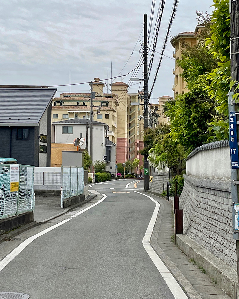 鎌倉街道独特のカーブの写真