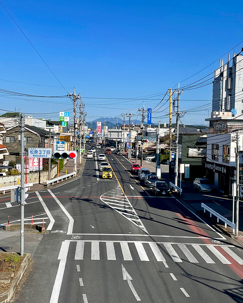 松原交差点から日光街道を望む写真