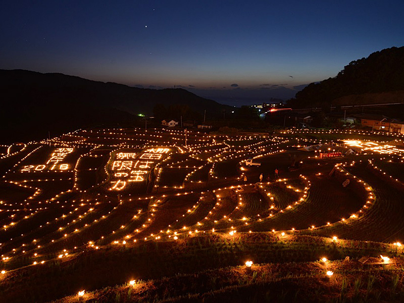 竹燈籠による”火祭り”の写真